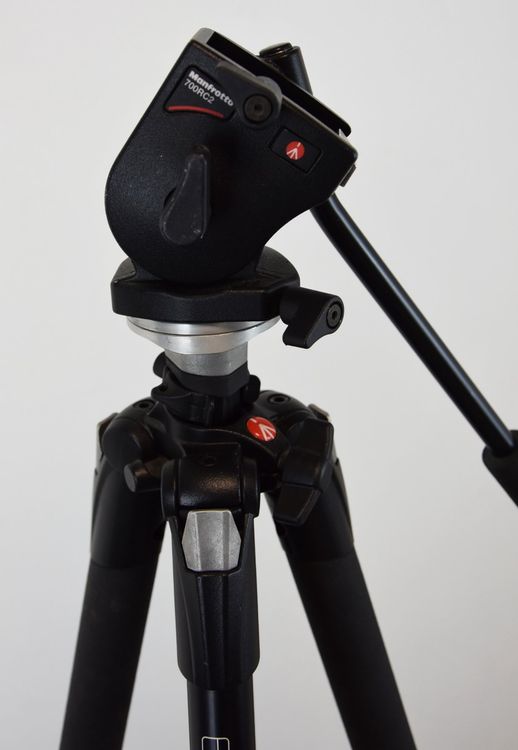 Manfrotto Treppiedi & Teste: Manfrotto Stativ 190XB & Kopf 700RC2 360° Schwenkbewegung – Usato da Wohlenschwil venduto da Dapara 3