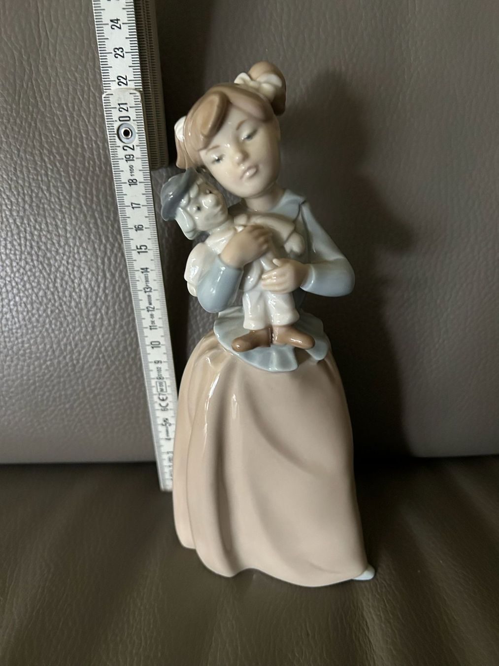 Lladro Statuette: Statua Lladro "bimba con pupazzo" – Usato da Melano venduto da H-Sara 1