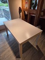 Ausziehbarer Tisch in Weiss, Ikea Bjursta