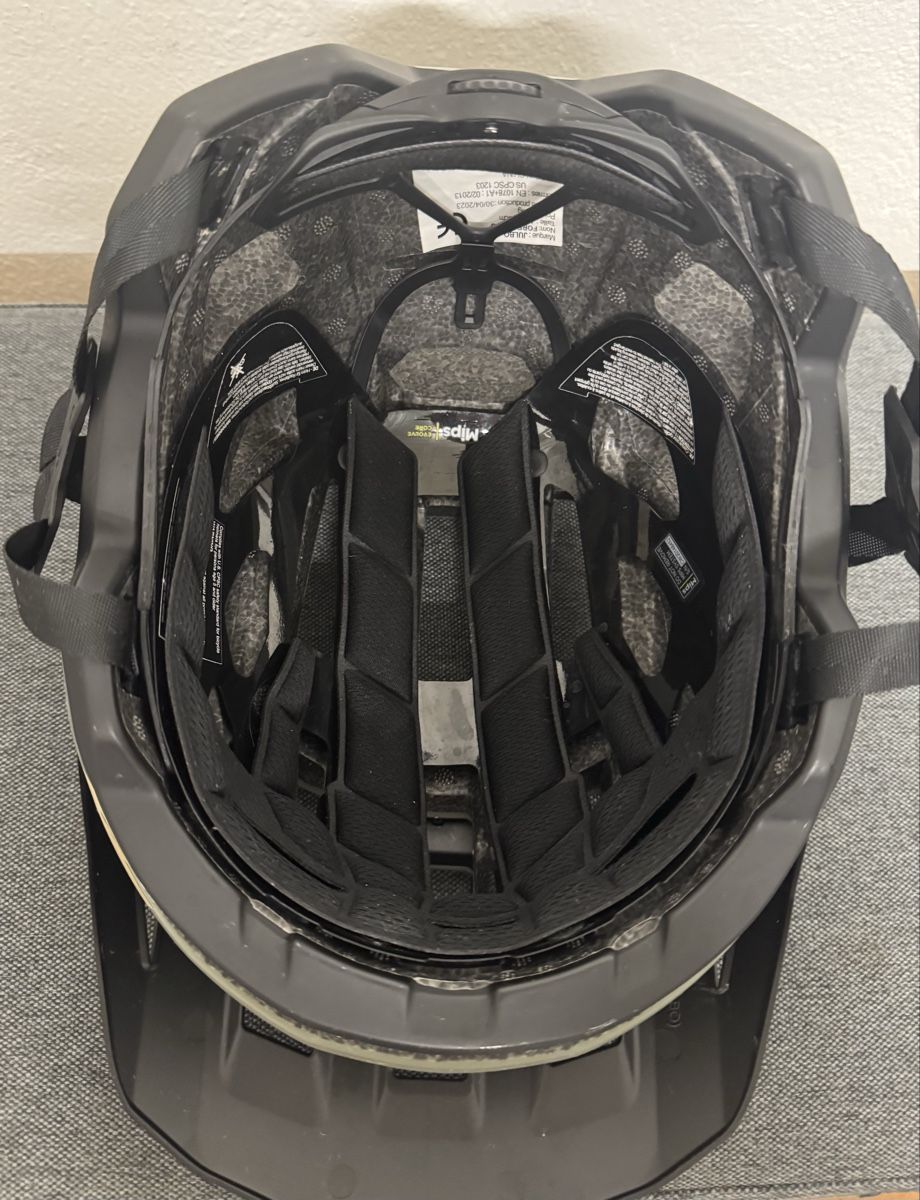 Caschi: Casque VTT Julbo Taille 56/59 cm Mips Vert Sable – Usato da Blonay venduto da ADO_79 5