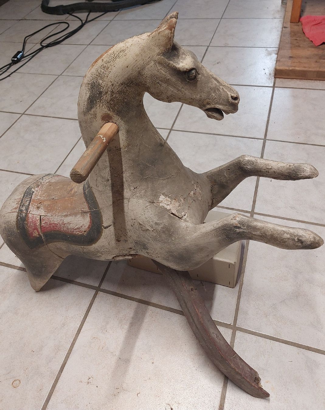Jouets: Schaukelpferd aus Holz – Défectueux à Volketswil par kle_jj9s