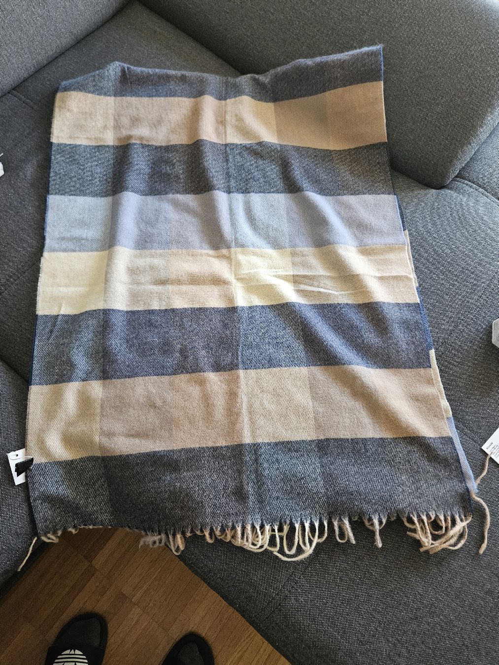 Foulards & écharpes: Schal – Neuf avec emballage d'origine à Lenzburg par lau_nn7p 1