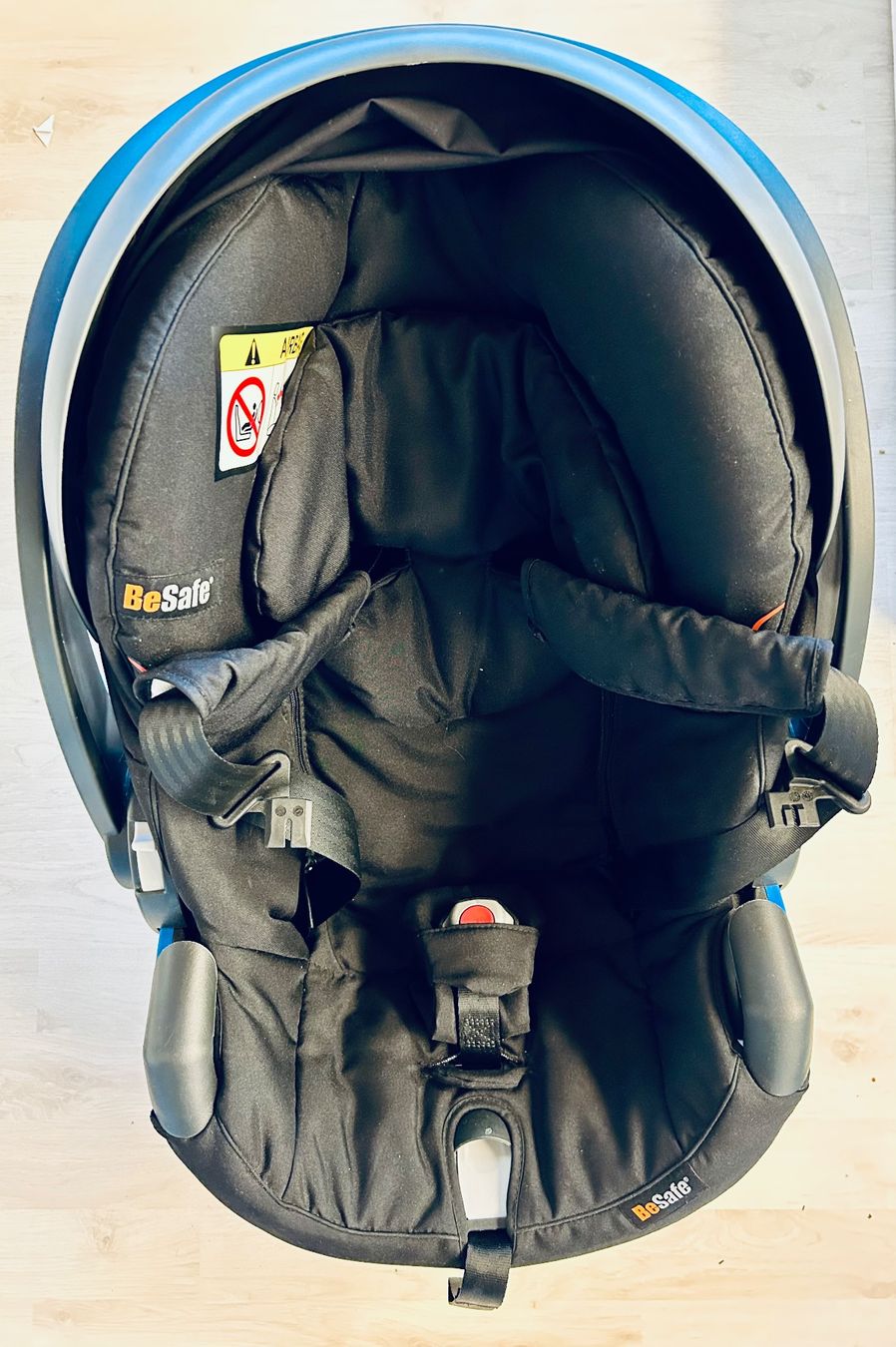 Seggiolini per auto: Babyschale Auto inklusive ISO-FiX Station – Usato da Riedholz venduto da Abendsonne 1