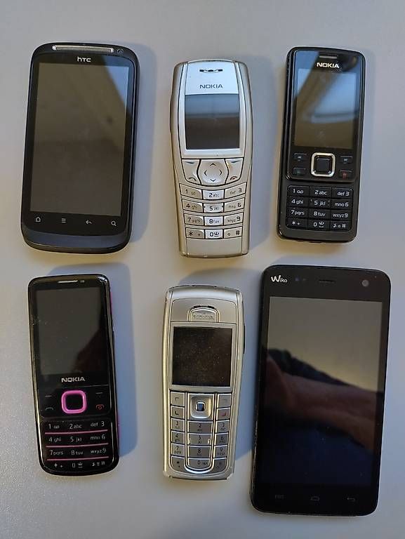 Nokia Telefoni cellulari / Smartphones: Retro Handy Sammlung: Nokia, HTC & Wiko - 6 Stk. – Usato da Wiezikon b.Sirnach venduto da MaKe58