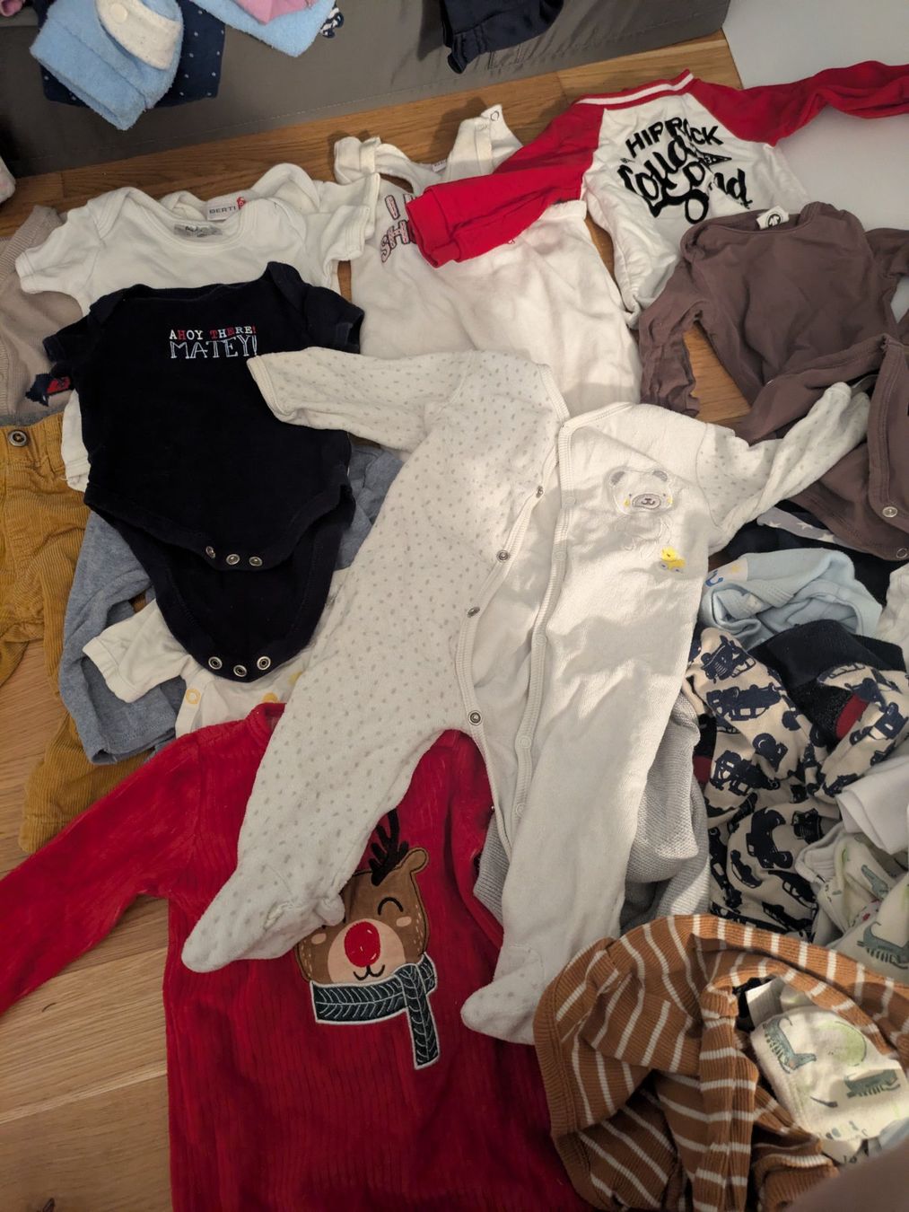 Lotti di vestiti: Baby Box Set 25+ Kleider Stücke – Usato da Bad zurzach venduto da dar_jy22