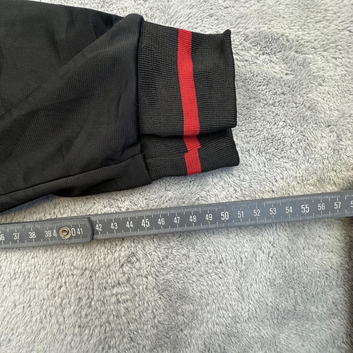 Adidas Jacken: Adidas black jacket – Gebraucht aus Erlinsbach SO von TogaResell 6