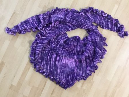 Dreiecktuch/Schal, handgestrickt Farbe Violettetöne, neu