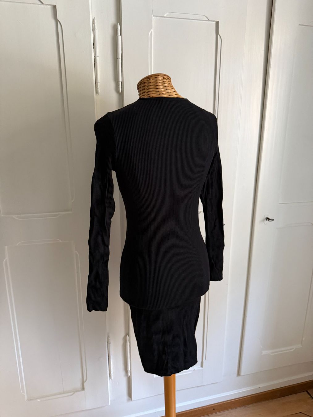 Vestiti: FISHBONE - Stretchkleid schwarz gerippt XS – Usato da Zürich venduto da Diazaio 2