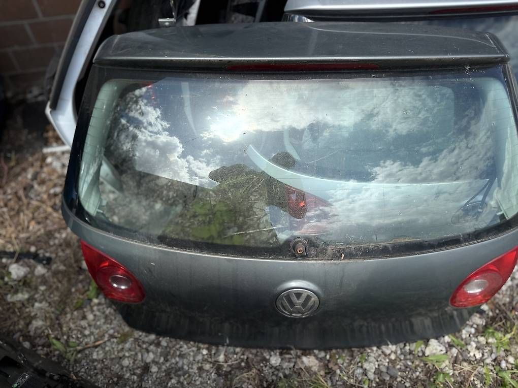 Tutti pezzi di ricambio auto: VW Golf 5   Hecktüre / Heckklappe    – Usato da Udligenswil venduto da Sch2s 2