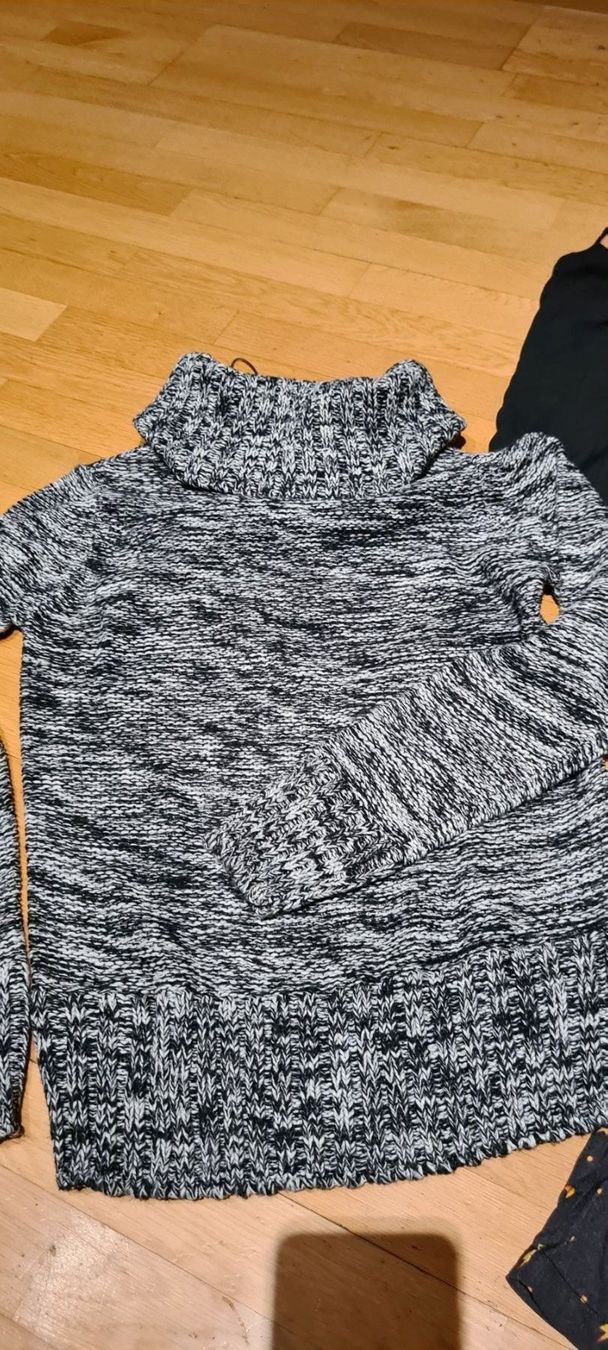Kleiderpakete: 3 coole Oberteile wow so cool gr.M – Gebraucht aus Ferden von jemyce 1