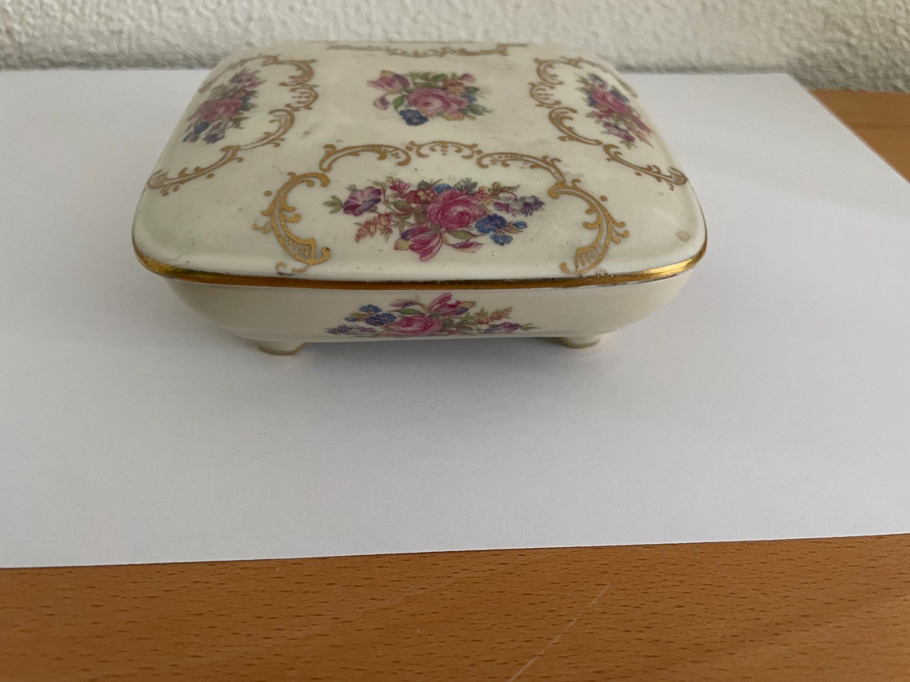 Rosenthal Tutte le decorazioni: BONBONIERE - ELFENBEIN - ROSENTHAL – Usato da Uhwiesen venduto da Uhwiesen