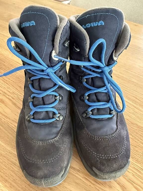 Scarpe per ragazzi: Kinder Winterschuhe Gr. 30 – Usato da Gwatt (Thun) venduto da Bennae