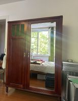 Kleiderschrank, Massivholz, im Antikstil, mit Spiegeltür