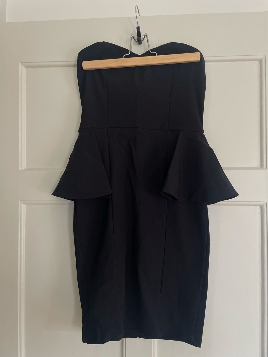 Vestiti: Schwarzes Bandeaukleid mit Schösschen Gr. M – Usato da Zürich venduto da katidust