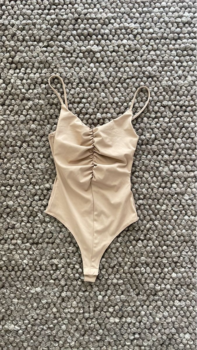 H&M Top: Eleganter Body in Beige  – Nuovo (secondo la descrizione) da Hedingen venduto da sam_vks6