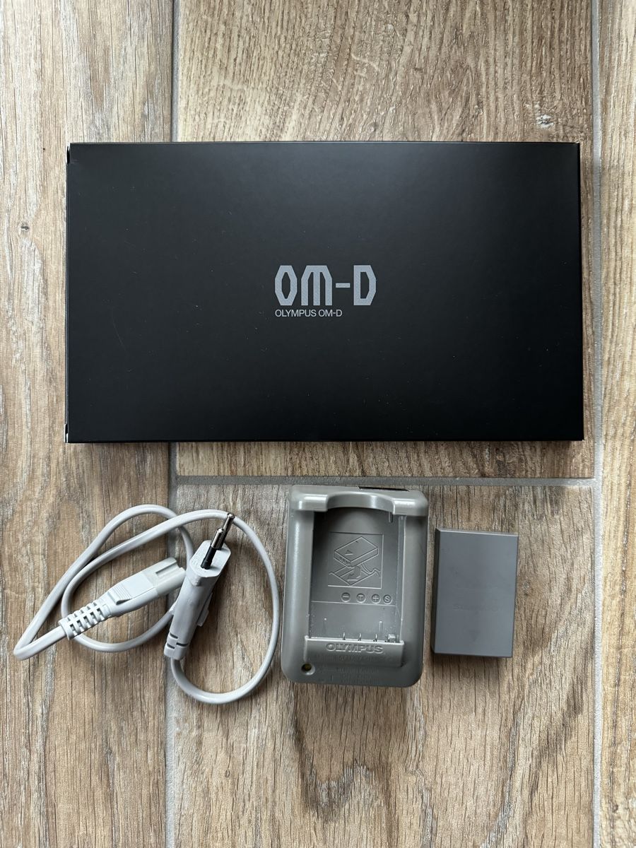 Olympus Fotocamera: Olympus OM-D E-M10 Mark II - Camera with Lens & Extras! – Usato da Unterägeri venduto da mel_mm9s 3