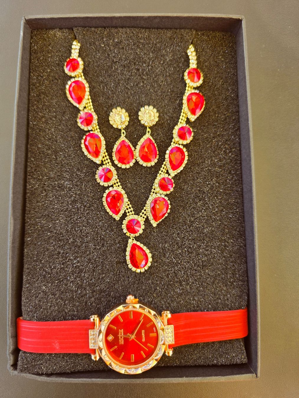 Orologi: Schmuckset rot mit Uhr – Nuovo e nell'imballaggio originale da Würenlos venduto da sul_cm8q