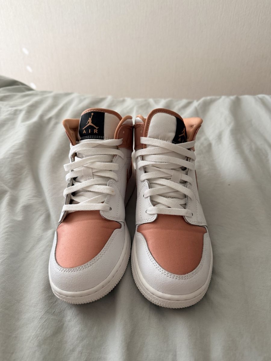 Nike Scarpe da donna: Nike Air Jordan 1 Mid Corail taille 40   – Nuovo (secondo la descrizione) da Bussigny venduto da Serena2009 1