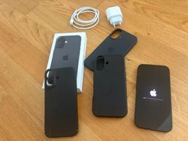 iPhone 16 mit Zubehoer und Huellen guter Zustand