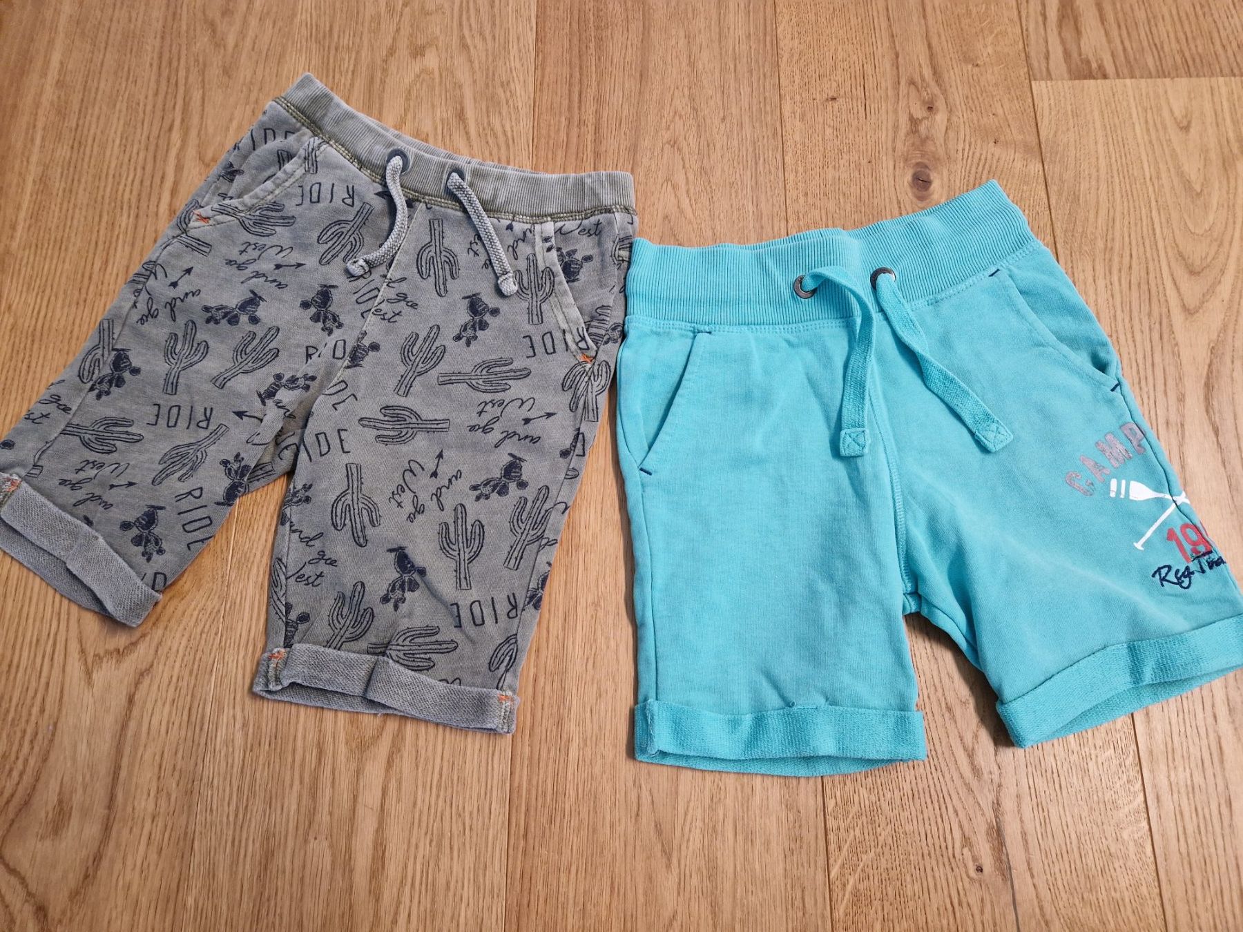 Pantaloni: Shorts 2 Stk. Gr. 128 – Usato da Davos-Dorf venduto da Bpelikan