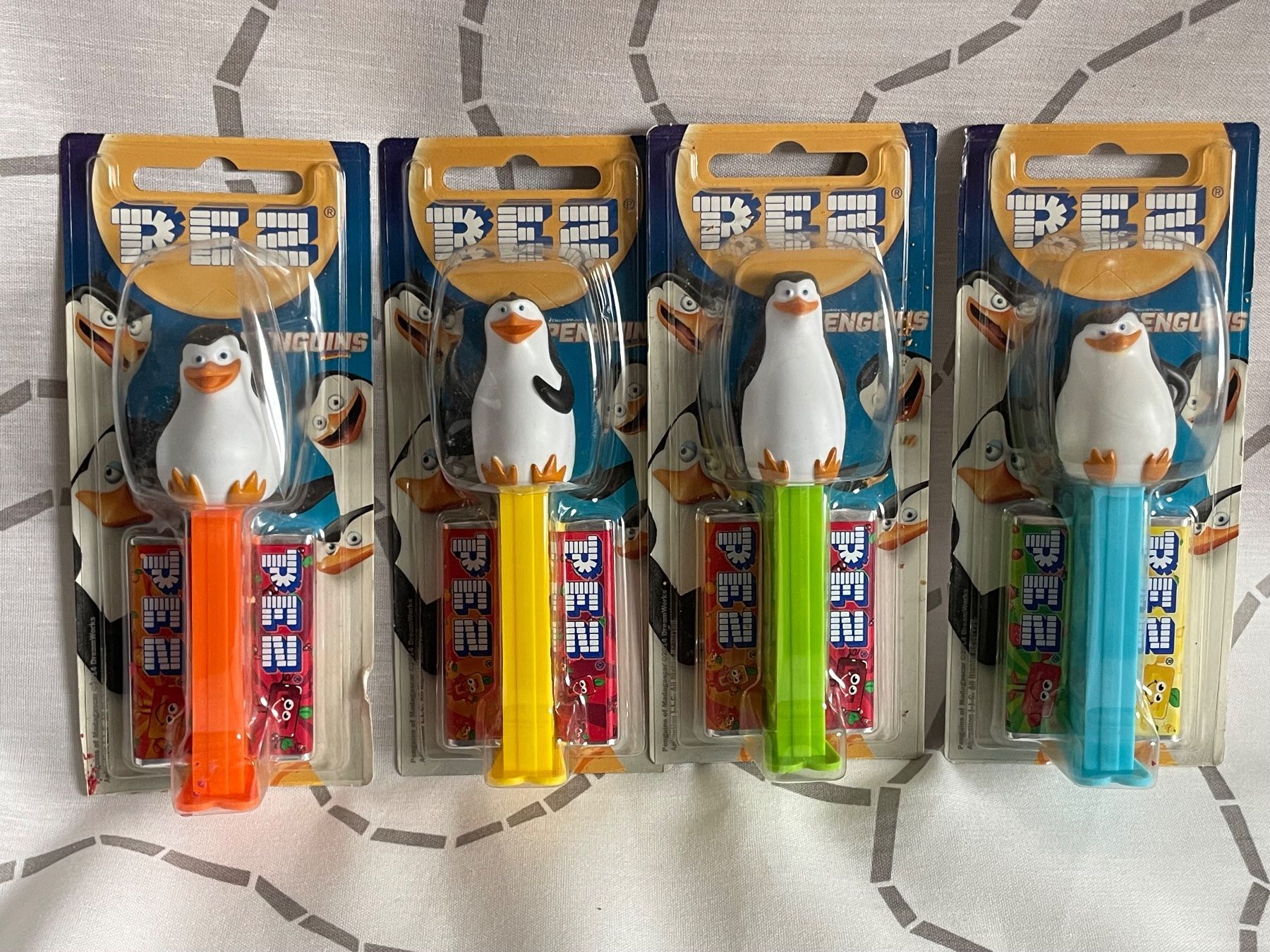 Pez Statuette: 4 PEZ Penguins – Nuovo e nell'imballaggio originale da Rafz venduto da stg101
