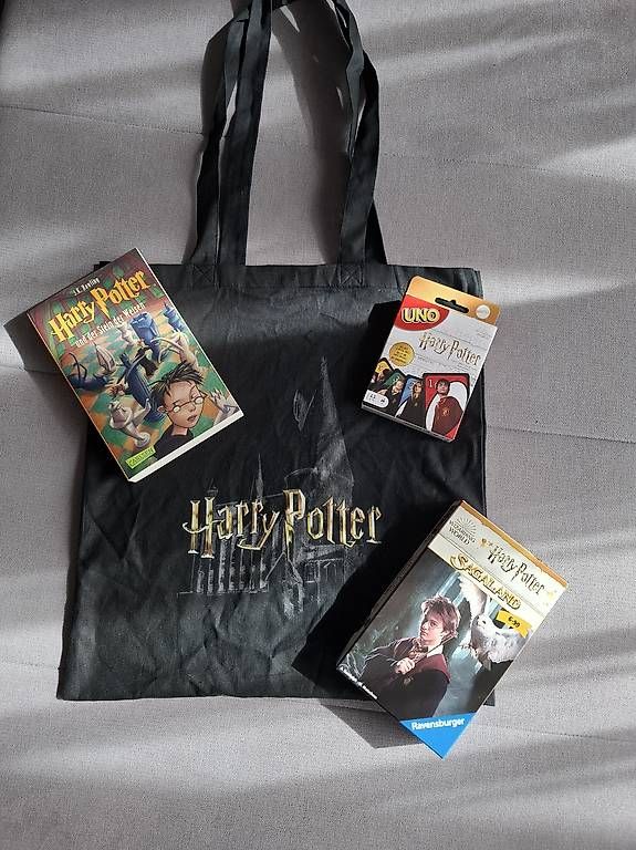 Libri: Harry Potter Buch und Spiele mit Tasche – Usato da Utzenstorf venduto da MvHagen