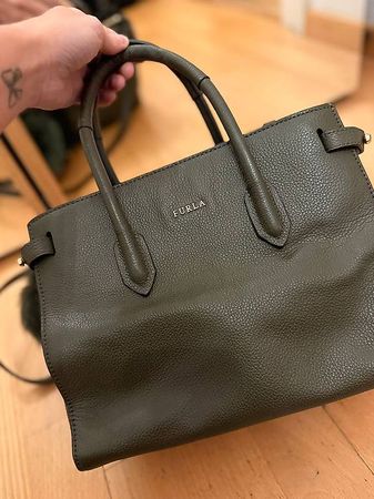 Furla Handtasche olive Top Zustand Herbst Schnäppchen