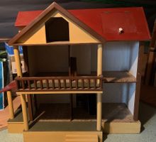 Altes Holzpuppenhaus