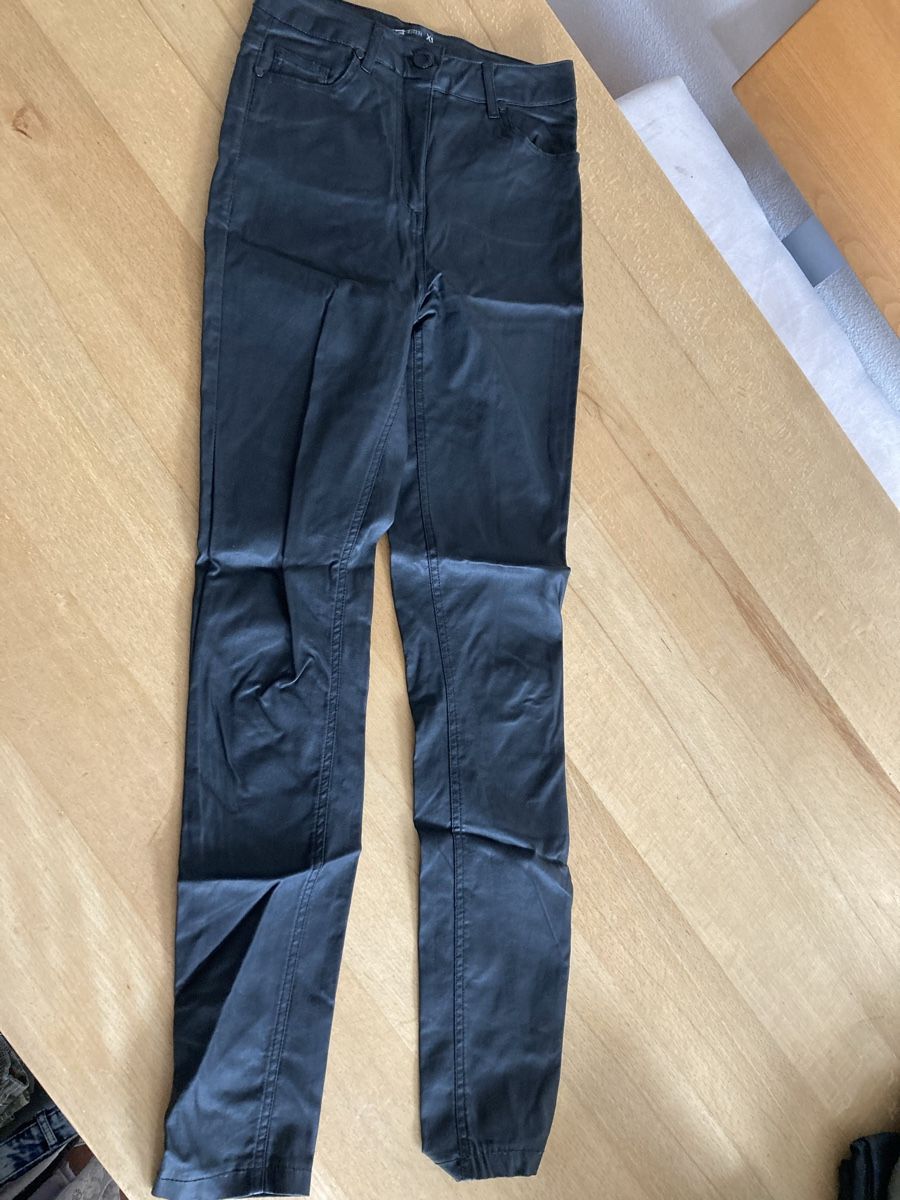 Hosen: Hose Kunstleder Damen Gr XS – Gebraucht aus Rickenbach ZH von Vanijo