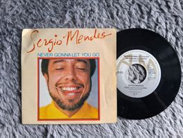 SERGIO MENDES     NEVER GONNA LET YOU GO    7NER SINGLE