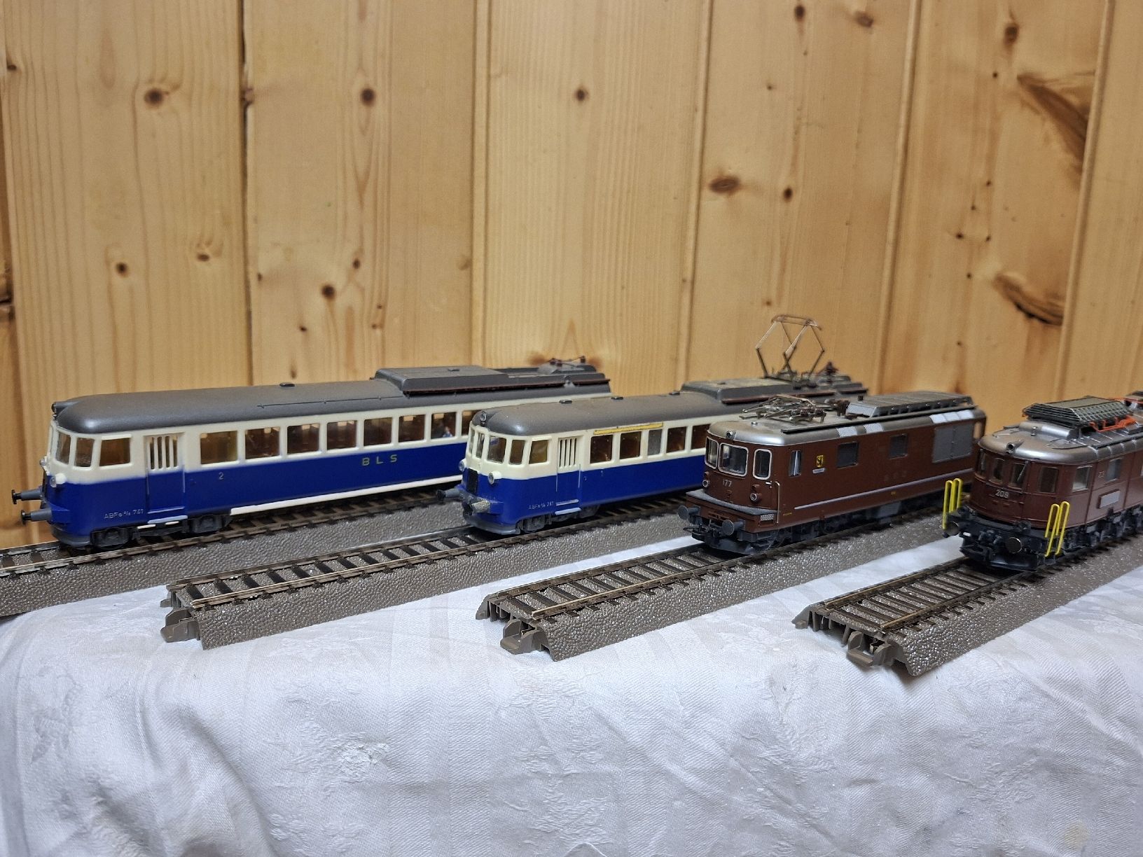 Modellini di ferrovie: BLS-Set, Triebzug, Ae 6/8, Re 4/4 – Usato da Wädenswil venduto da mape40 1