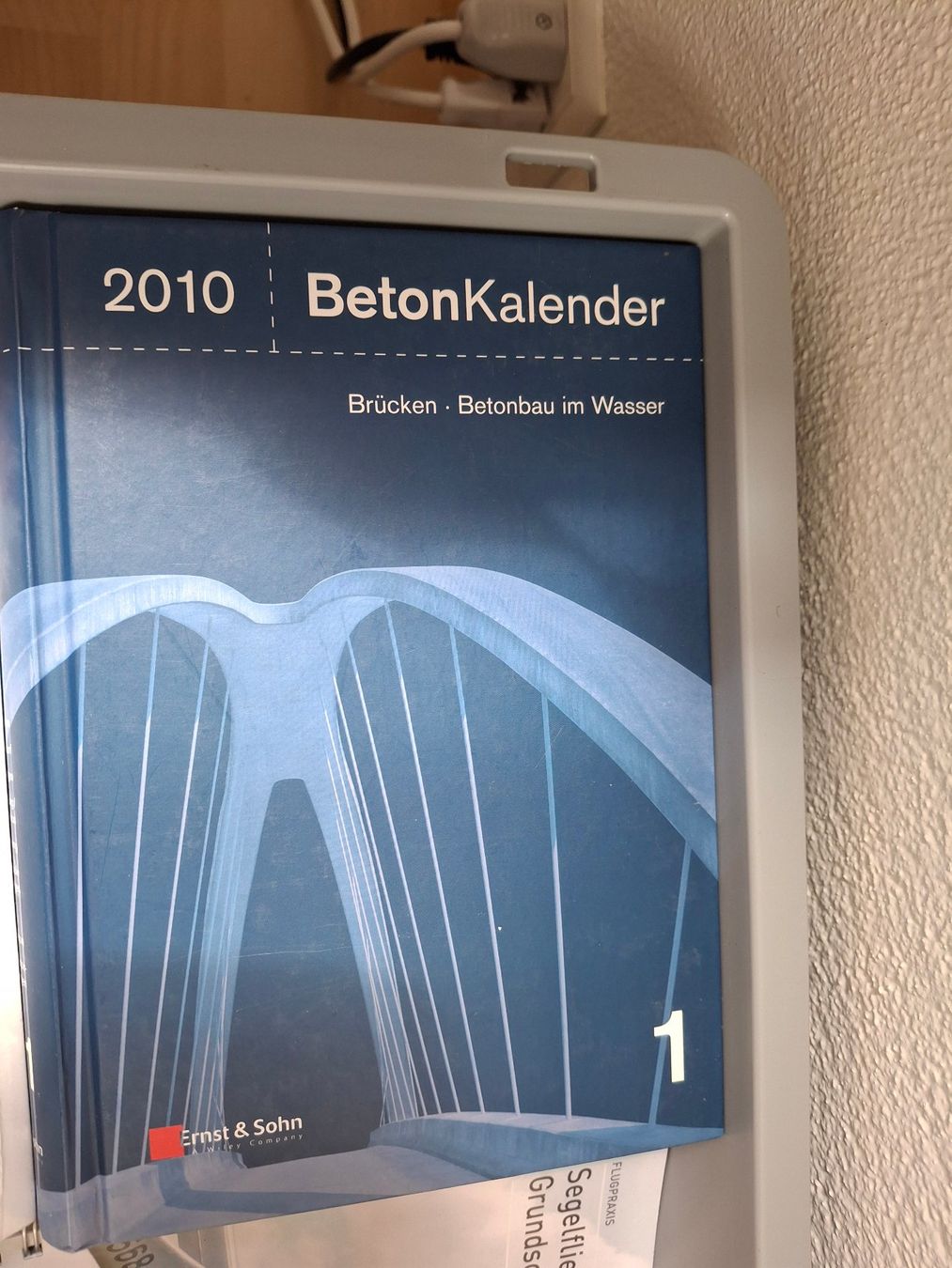 Libri: Betonkalender 2010 Teil 1 und 2 – Nuovo (secondo la descrizione) da Chur venduto da verginer87