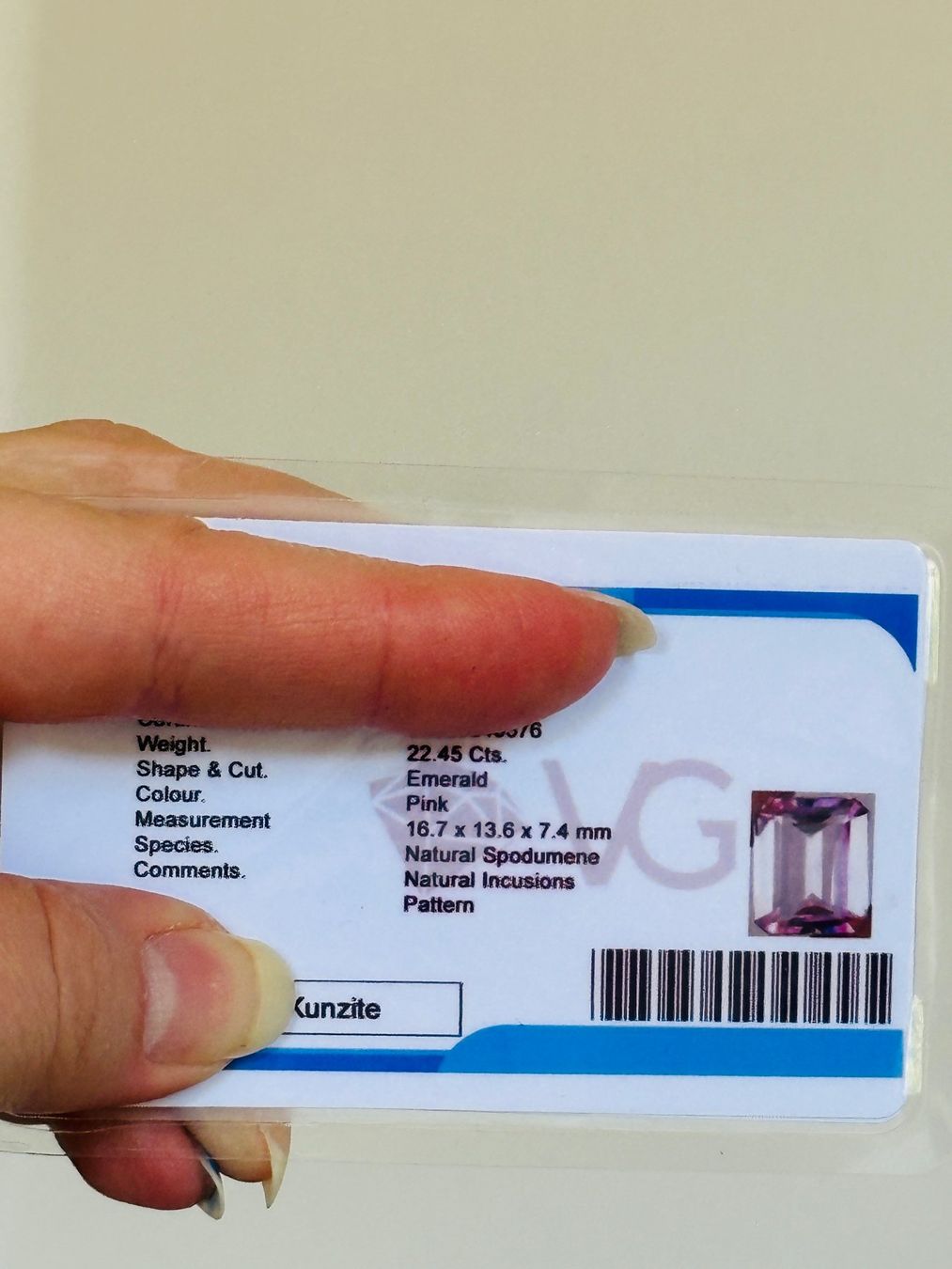 Edelsteine: 22.45 Ct Pink  Emerald Cut Dazzling Certified – Neu und originalverpackt aus Genève von AWWA 9