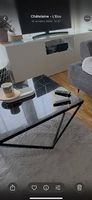 Table basse très design noir effet marbre