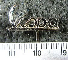 VESPA MOTORROLLER CUTOT ANSTECKNADEL SILBRIG VINTAGE