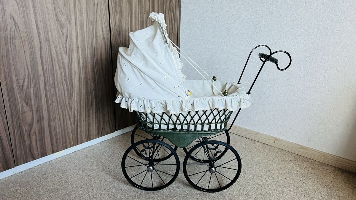 Carrozzine per bambole: Antiker Puppenwagen – Usato da Röschenz venduto da tan_xlt9