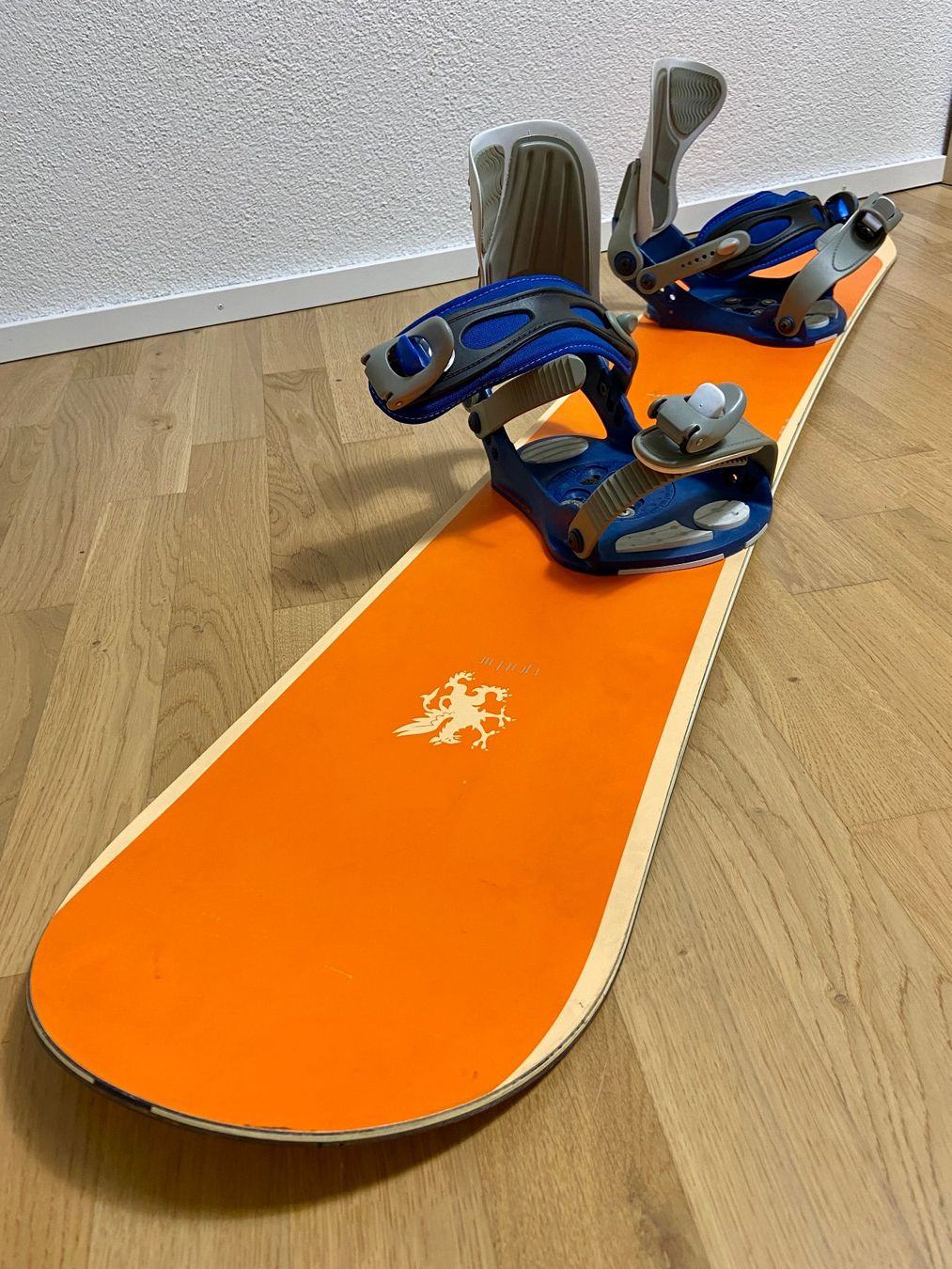 Board: Snowboard "Gothic" mit Salomon-Bindung – Usato da Herisau venduto da Sterod