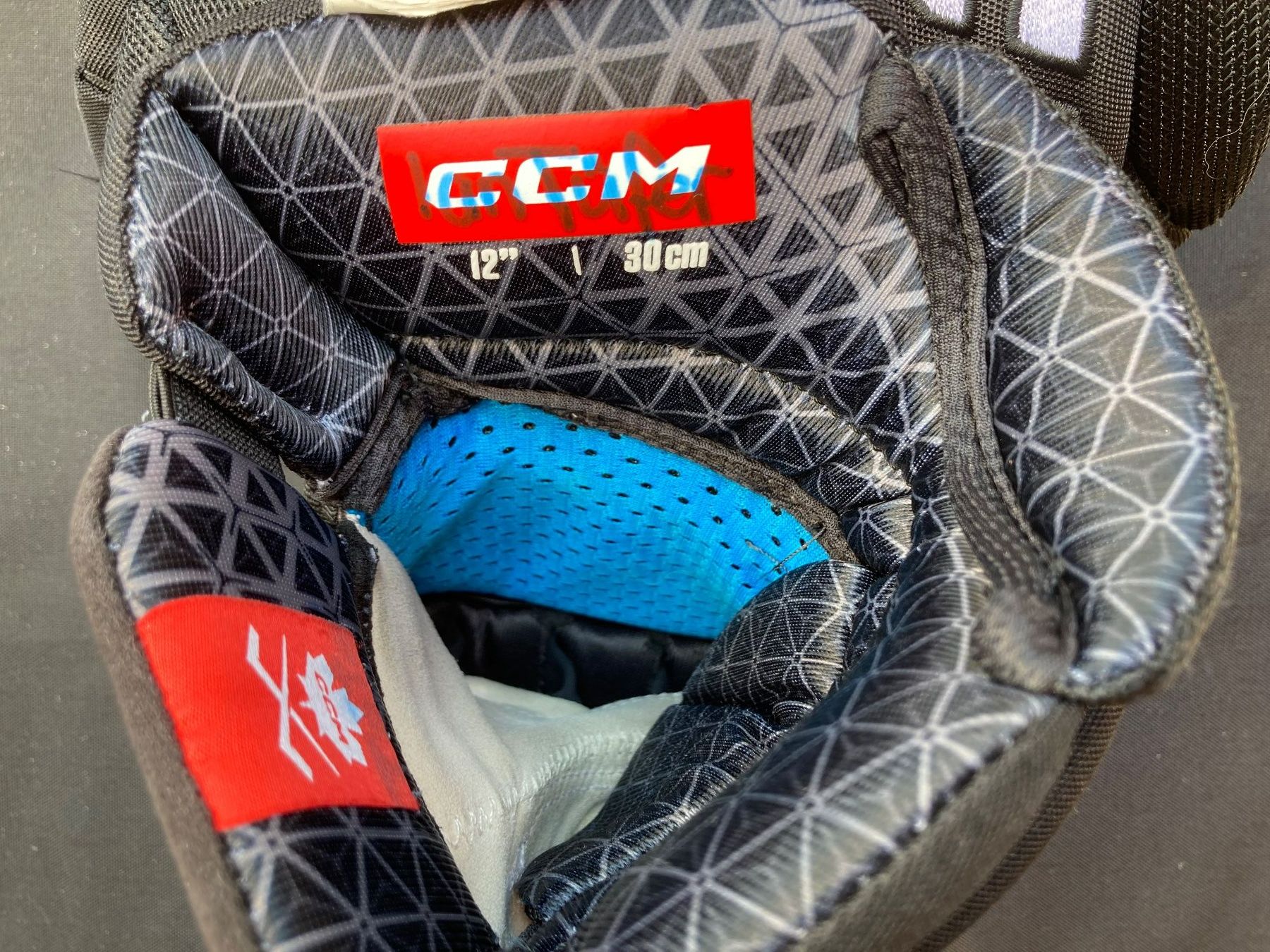 Ccm Guanti: Eishockey Handschuhe CCM Junior – Usato da Deitingen venduto da Calimi 2