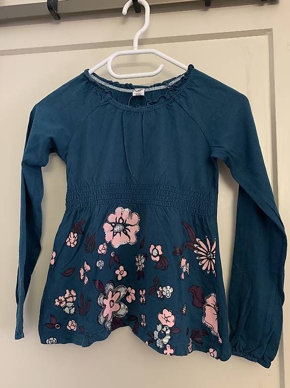 Camicette, T-shirt & Top: Mädchenshirt mit Blumenmuster  – Usato da Zürich venduto da lil_xr6x