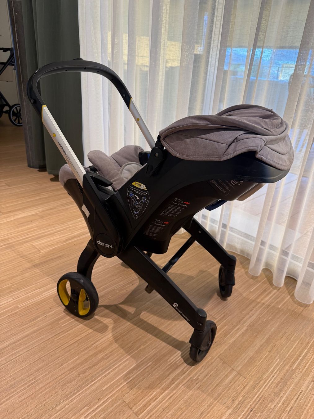 Doona Carrozzine: Doona+ Kinderwagen mit Autositz grau – Usato da Bülach venduto da muhameda 2