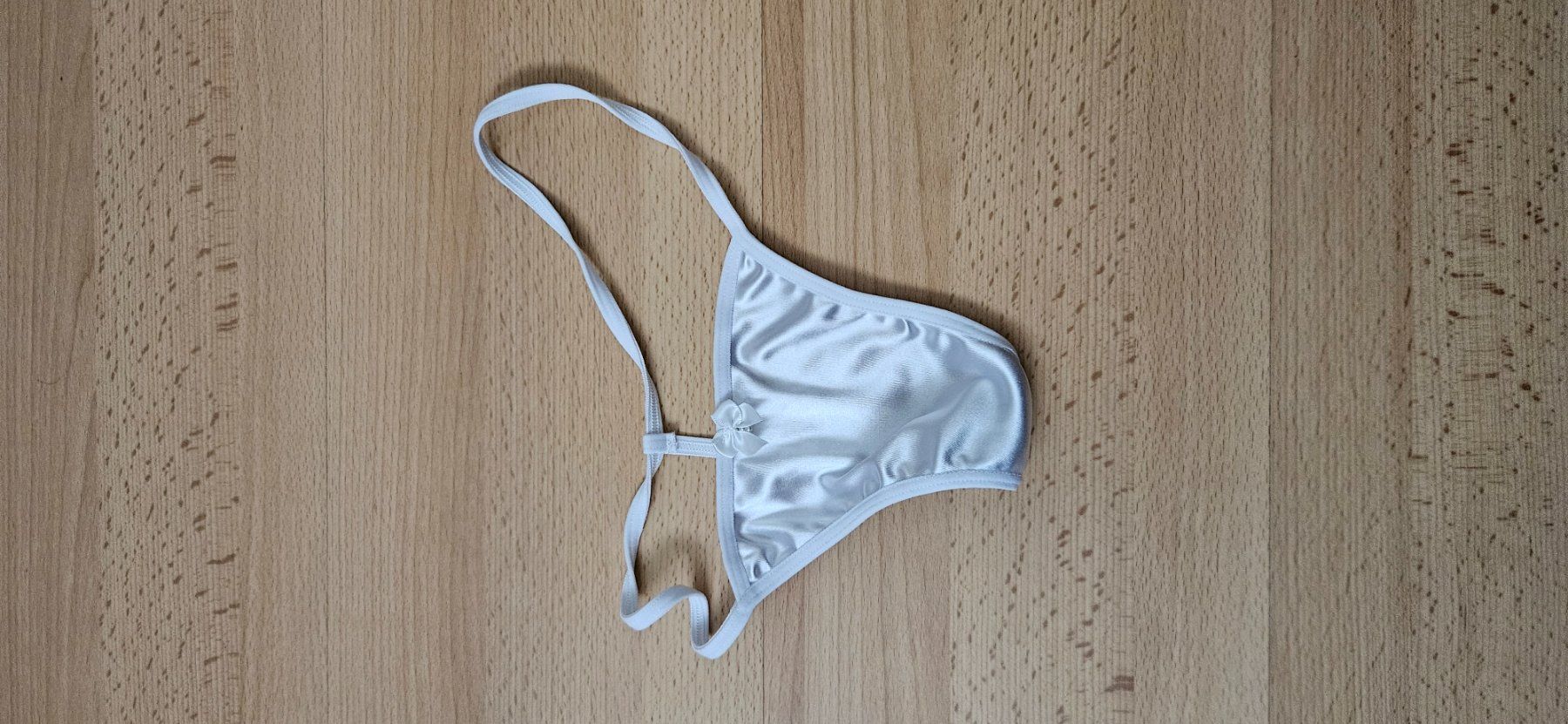 Altra biancheria intima: String comme neuf porté 1X  (b) – Nuovo (secondo la descrizione) da Lutry venduto da cha_pbg5