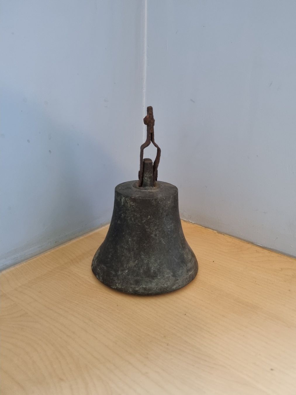 Glocken & Treicheln: Alte Glocke – Gebraucht aus Bern von llewellyn1ne 1
