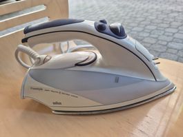 Braun FreeStyle Dampfbügeleisen (1800 Watt) – Top Zustand