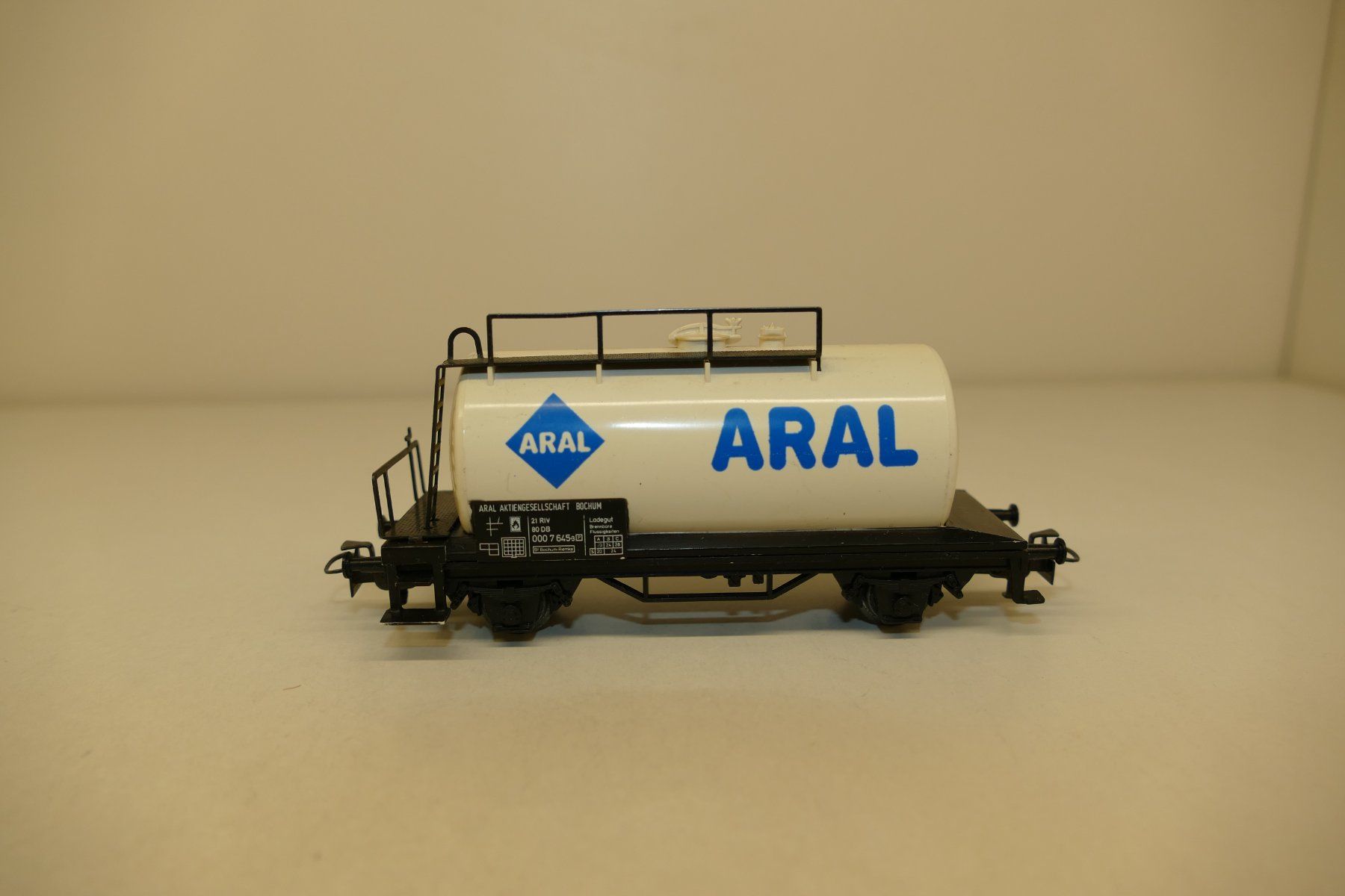 Märklin Modelleisenbahnen: Märklin H0: DB Kesselwagen Aral – Neu (gemäss Beschreibung) aus Niederhasli von rail-duerst