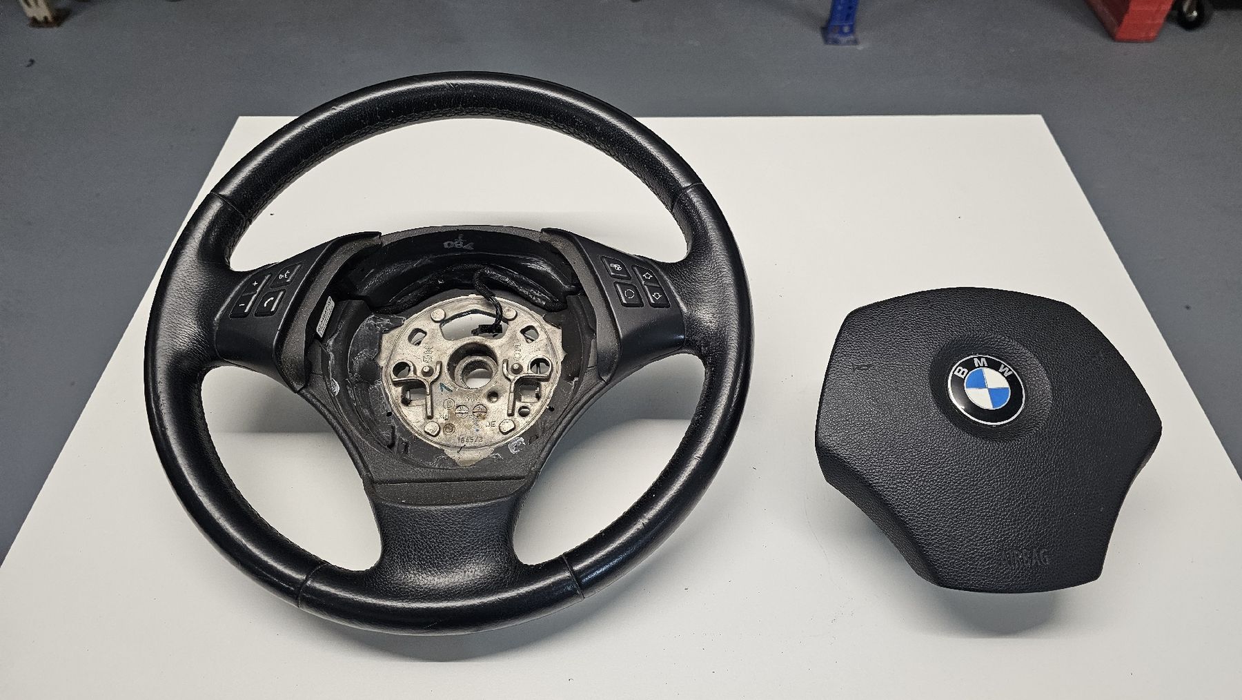 BMW Toutes les pièces auto: BMW E9x Lenkrad – D'occasion à Derendingen par cng_6j2n