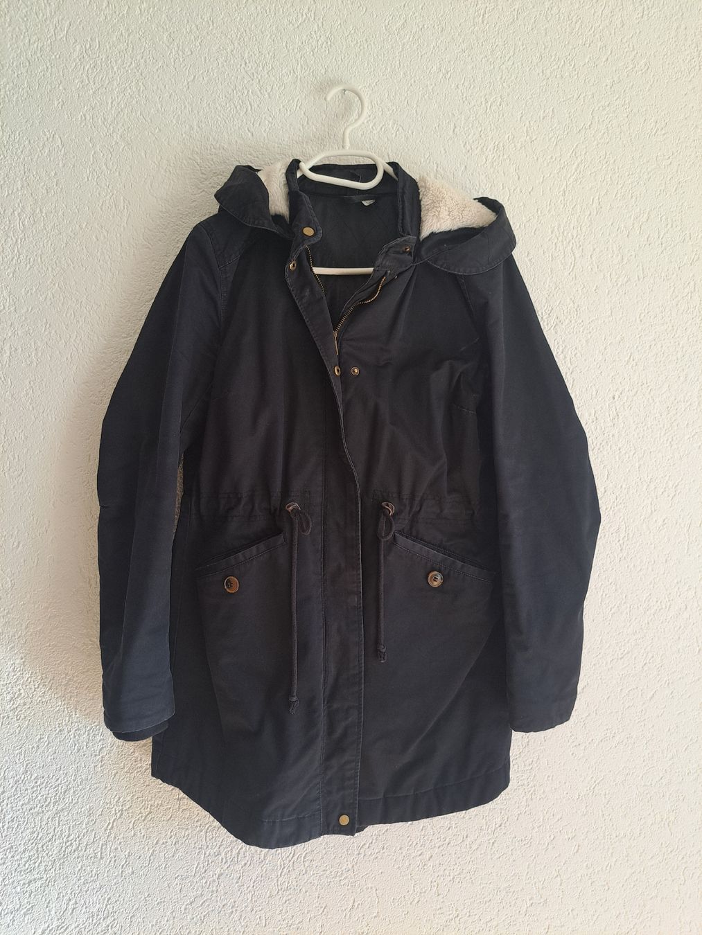 H&M Vestes: Winterjacke schwarz – D'occasion à Grosshöchstetten par Roswitha88