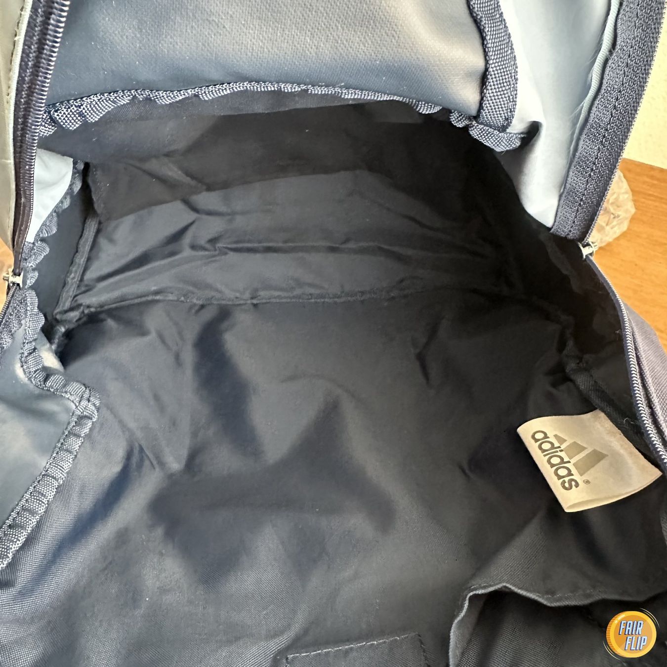 Adidas Zaini: Vintage Y2K Adidas Rucksack – Usato da Luzern venduto da fairflip 4