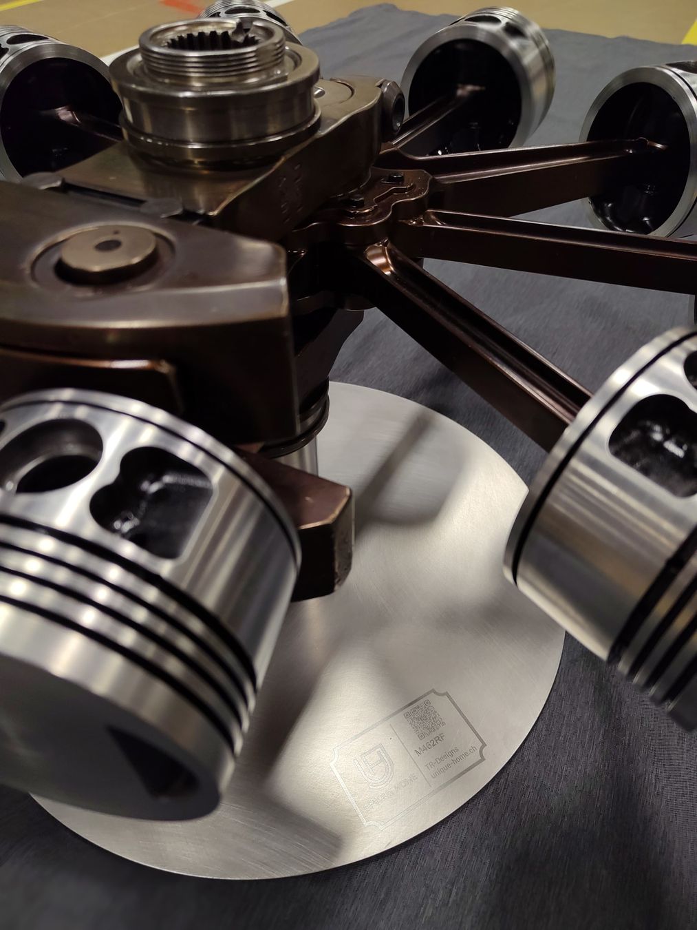 Tavoli: M462 Sternmotor Innenleben Wohnzimmer Tisch – Nuovo (secondo la descrizione) da Rorschacherberg venduto da proudschweiz 2