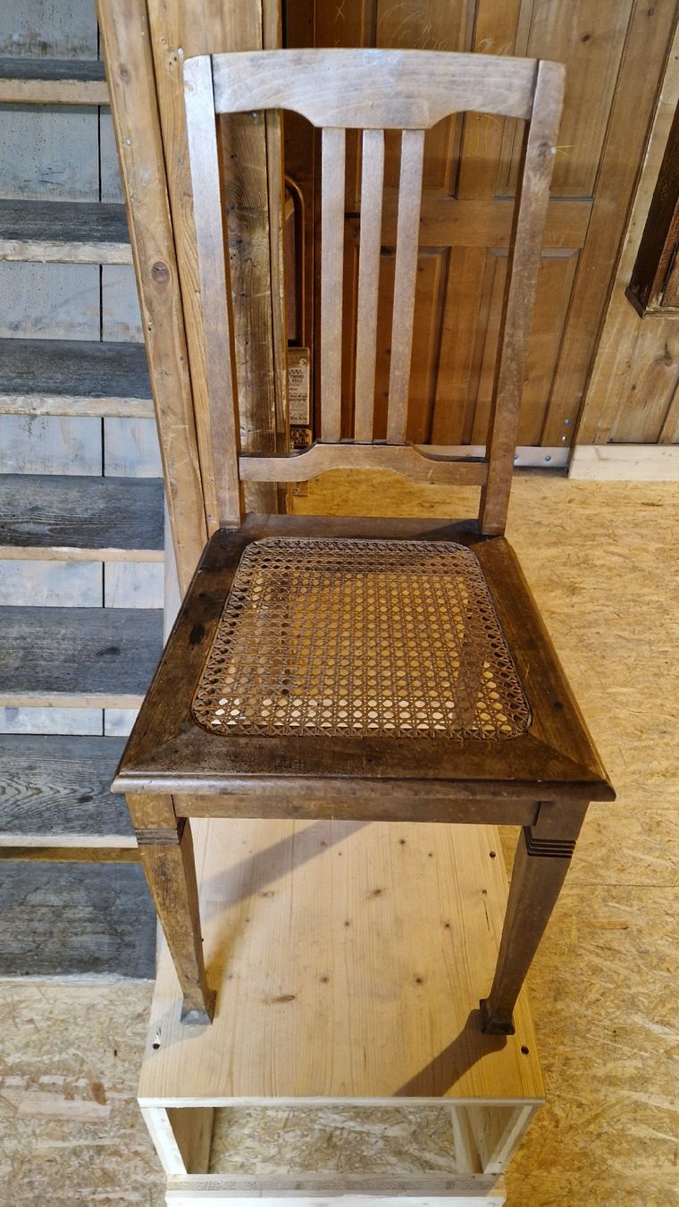 Stühle: Antiker Holzstuhl mit Wiener Geflecht – Gebraucht aus Ennenda von Mr.Alpen16536