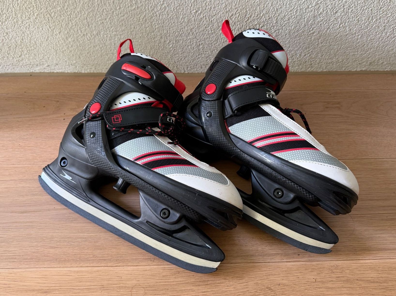Pattini da ghiaccio: Schlittschuhe 37 - 41 – Usato da Aarau venduto da Ahoffa 1